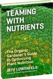 Teaming with Nutrients: The Organic Gardener's Guide to Optimizing Plant Nutrition, автор: Jeff Lowenfels