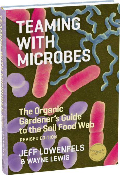 книга Teaming with Microbes: Organic Gardener's Guide To The Soil Food Web, автор: Jeff Lowenfels