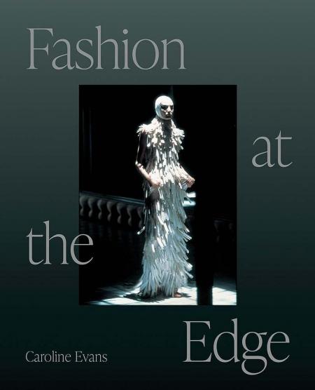 книга Fashion at the Edge: Spectacle, Modernity, і Deathliness, автор: Caroline Evans