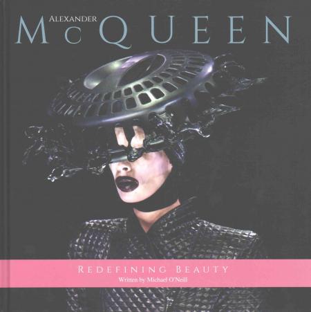 книга Alexander McQueen: Redefining Beauty, автор: Michael O'Neill
