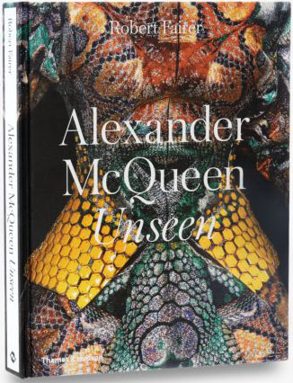 книга Alexander McQueen: Unseen - УТЕКА - зім'ятий кут, автор: Robert Fairer, Claire Wilcox