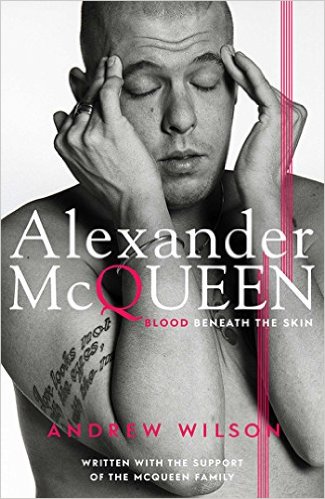 книга Alexander McQueen: Blood Beneath the Skin, автор: Andrew Wilson