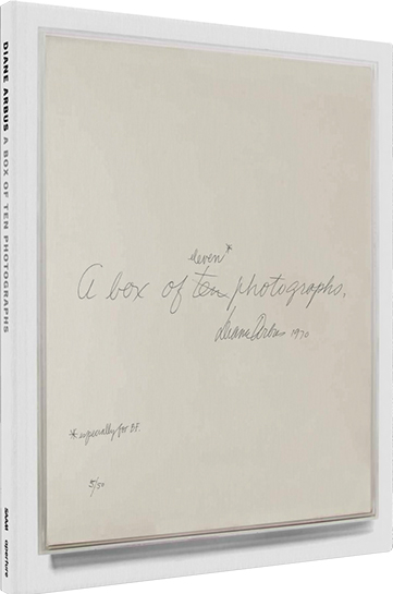 книга Diane Arbus: A Box of Ten Photographs, автор: Diane Arbus,  John P. Jacob