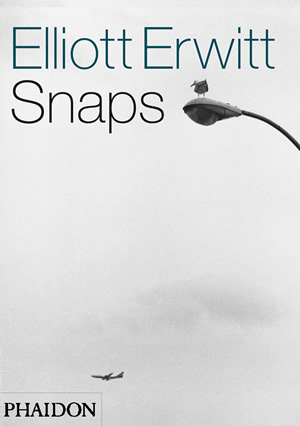 книга Elliott Erwitt Snaps, автор: Murray Sayle, Charles Flowers
