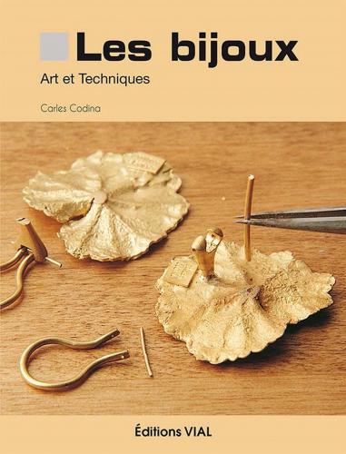 обложка книги Les bijoux. Art et Techniques книга Les bijoux. Art et Techniques, автор: Carles Codina