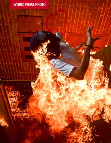 обложка книги World Press Photo 2018 книга World Press Photo 2018, автор: