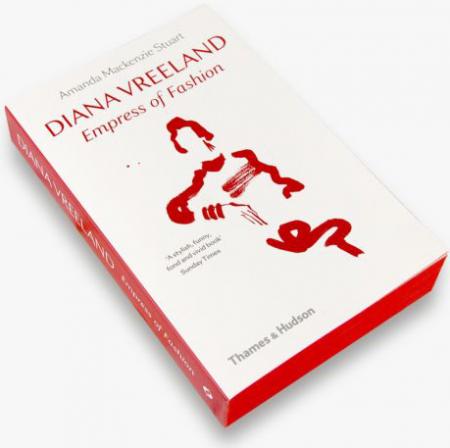 обложка книги Diana Vreeland: Empress of Fashion книга Diana Vreeland: Empress of Fashion, автор: Amanda MacKenzie Stuart
