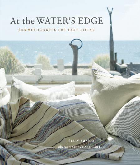 обложка книги At the Water's Edge: Summer Escapes for Easy Living книга At the Water's Edge: Summer Escapes for Easy Living, автор: Sally Hayden