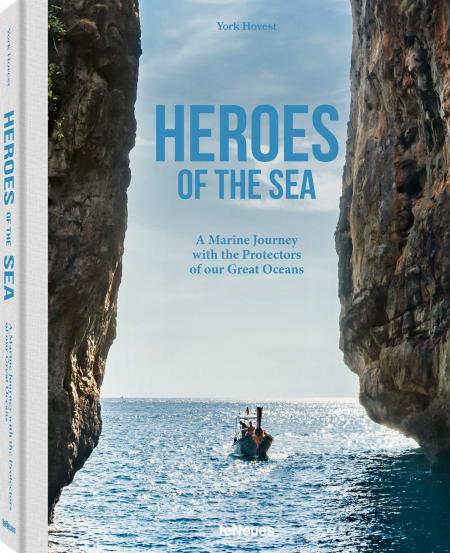 обложка книги Heroes of the Sea: A Marine Journey with the Protectors of our Great Oceans книга Heroes of the Sea: A Marine Journey with the Protectors of our Great Oceans, автор: York Hovest