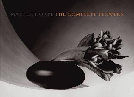 обложка книги Mapplethorpe The Complete Flowers книга Mapplethorpe The Complete Flowers, автор: Robert Mapplethorpe