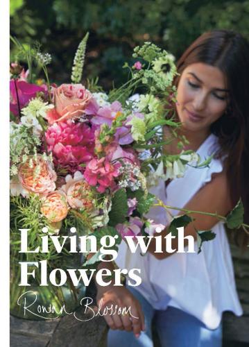 книга Living with Flowers: Blooms & Bouquets for the Home, автор: Rowan Blossom