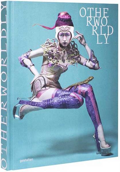 обложка книги Otherworldly. Avant-Garde Fashion and Style книга Otherworldly. Avant-Garde Fashion and Style, автор: Theo-Mass Lexileictous, Sven Ehmann, Robert Klanten