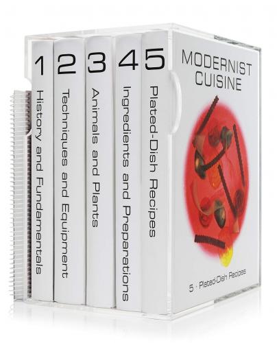 обложка книги Modernist Cuisine: The Art and Science of Cooking - 6 Volume Set книга Modernist Cuisine: The Art and Science of Cooking - 6 Volume Set, автор: Nathan Myhrvold, Chris Young and Maxime Bilet