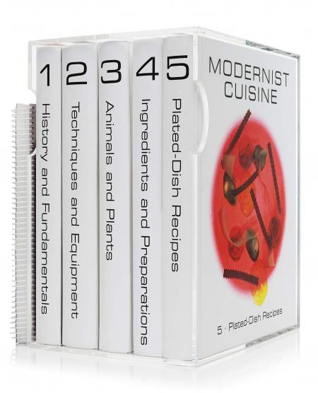 обложка книги Modernist Cuisine: The Art and Science of Cooking - 6 Volume Set книга Modernist Cuisine: The Art and Science of Cooking - 6 Volume Set, автор: Nathan Myhrvold, Chris Young and Maxime Bilet