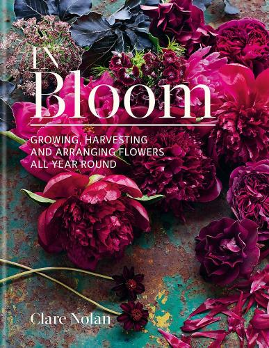 книга In Bloom: Розтання, збирання та arranging flowers all year round, автор: Clare Nolan